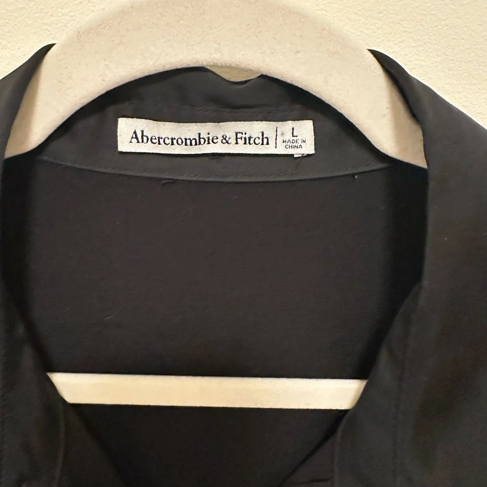 Abercrombie & Fitch Long-Sleeve Satin Button-Up Shirt - Picture 10 of 13